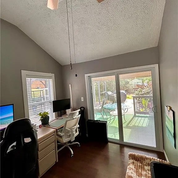 2134 Atkinson Ln — Photo 9