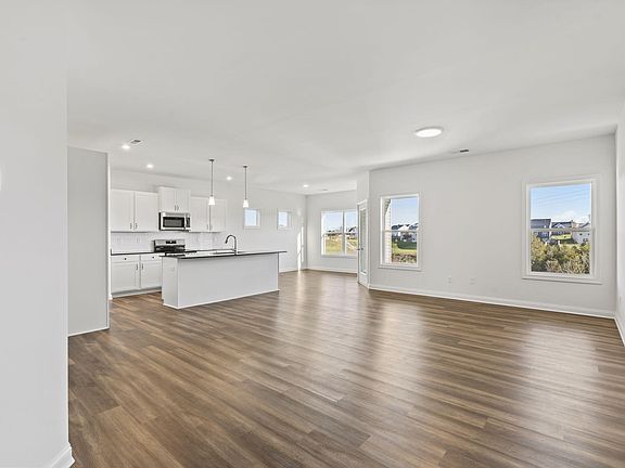 5th image of 908 Camden Ct