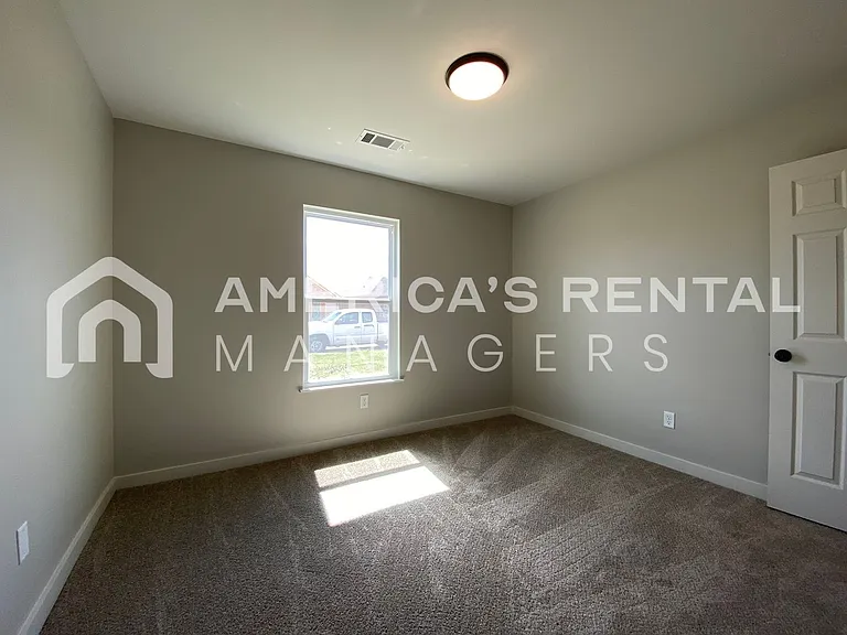 6228 Burbank Crossing Loop — Photo 22