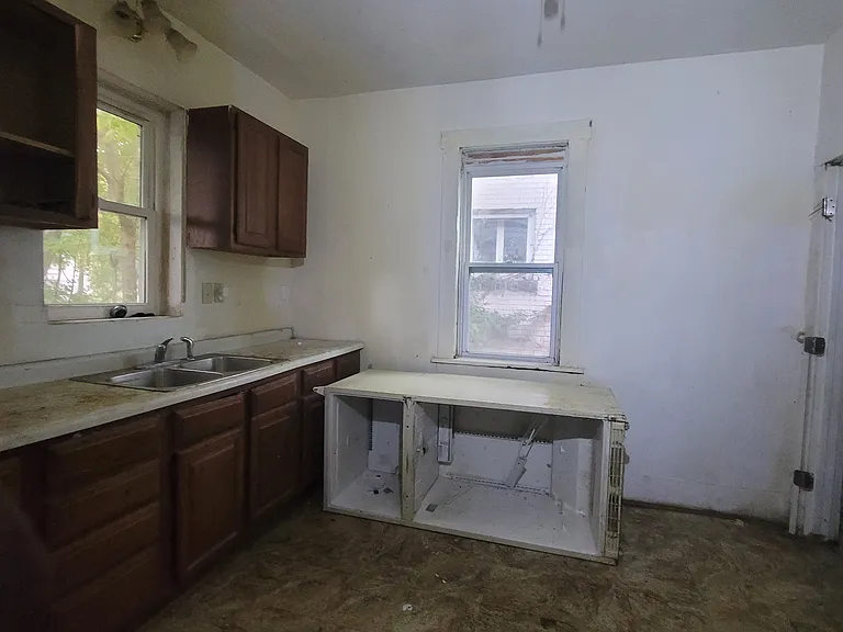 1908 N Union St — Photo 32