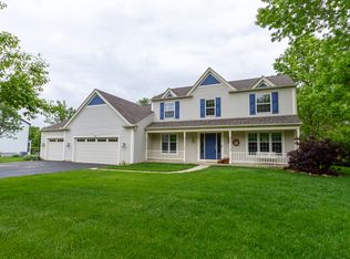 215 Hilltop Ln, Dundee, IL 60118