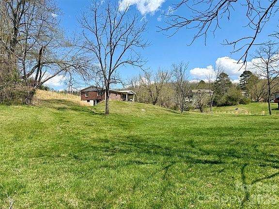 4th image of 637 Fletcher Martin Rd