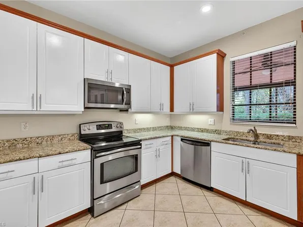 7666 Bristol CIR, NAPLES, FL 34120