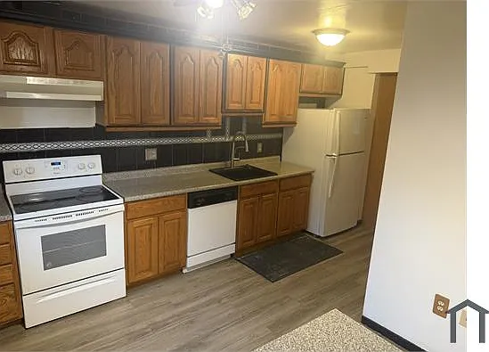3 bed, 1400 sqft, $2,300 — Photo 3