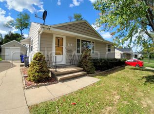 214 24th St NW, Cedar Rapids, IA 52405