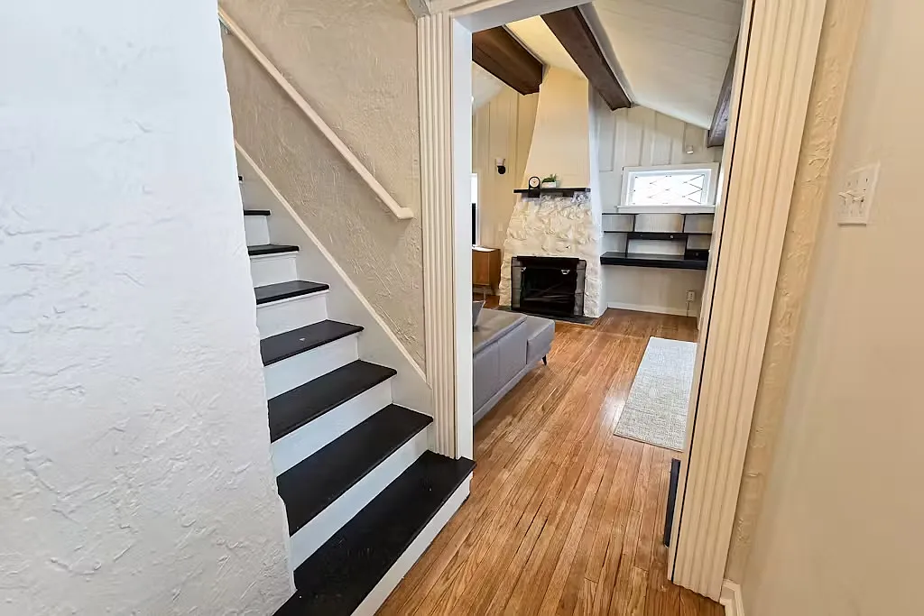 4 bed, 2596 sqft, $3,200 — Photo 3