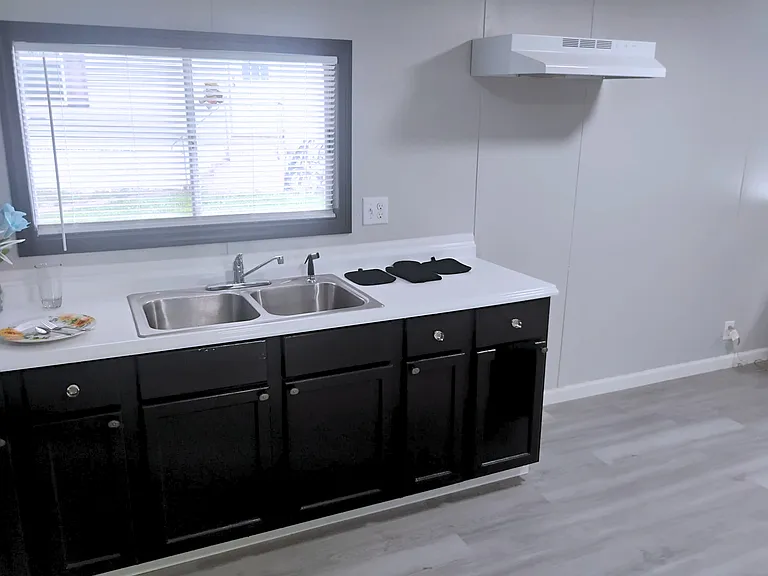 1100 W Locust St #32 — Photo 3