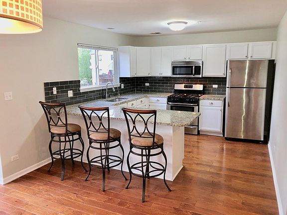 4th image of 668 Diamond Pointe Dr