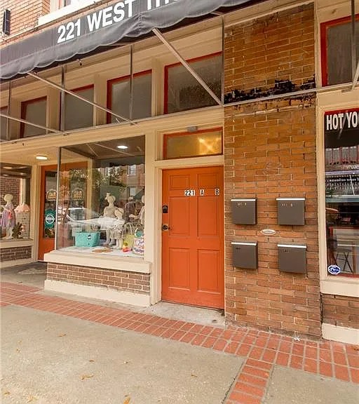 221 W Thomas St #A — Photo 17