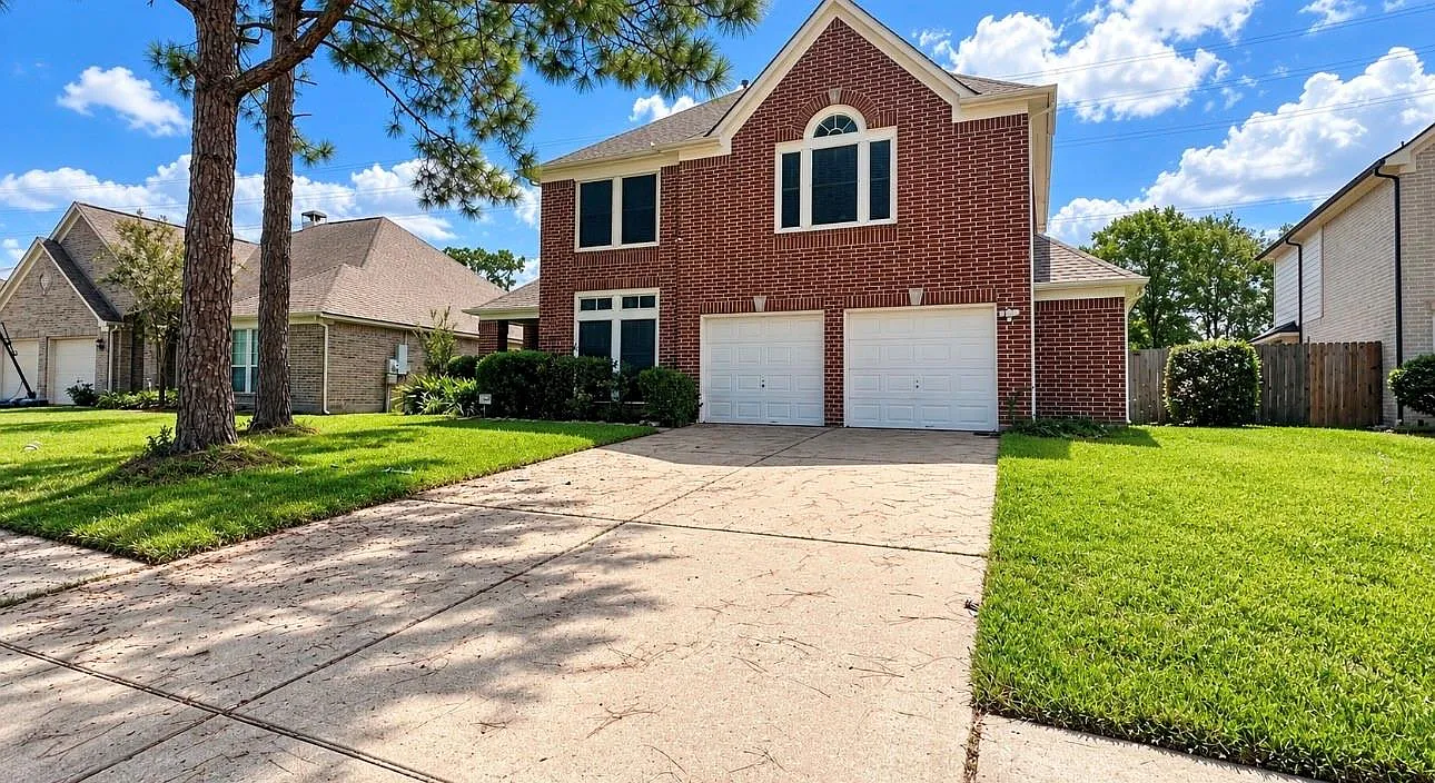 4 bed, 2.5 bath, 2790 sqft, $2,750 — Photo 2
