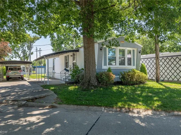 7 Ash Dr, Olmsted Falls, OH 44138