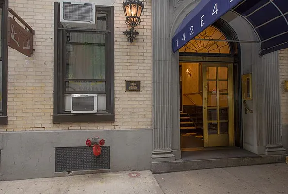 Rented by Keller Williams NYC | media 29