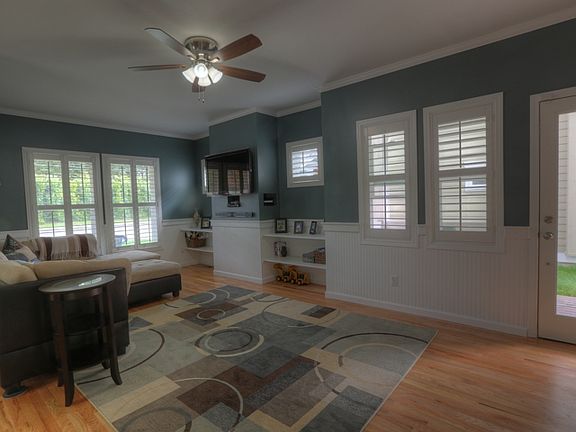 3rd image of 19221 Caldart Ave NE