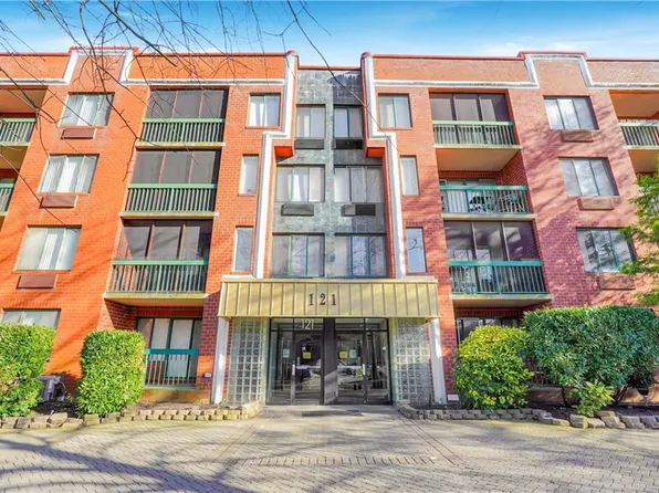 121 Wellington Ct APT 2J, Staten Island, NY 10314