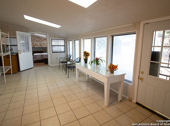 4th image of 1564 Adele St
