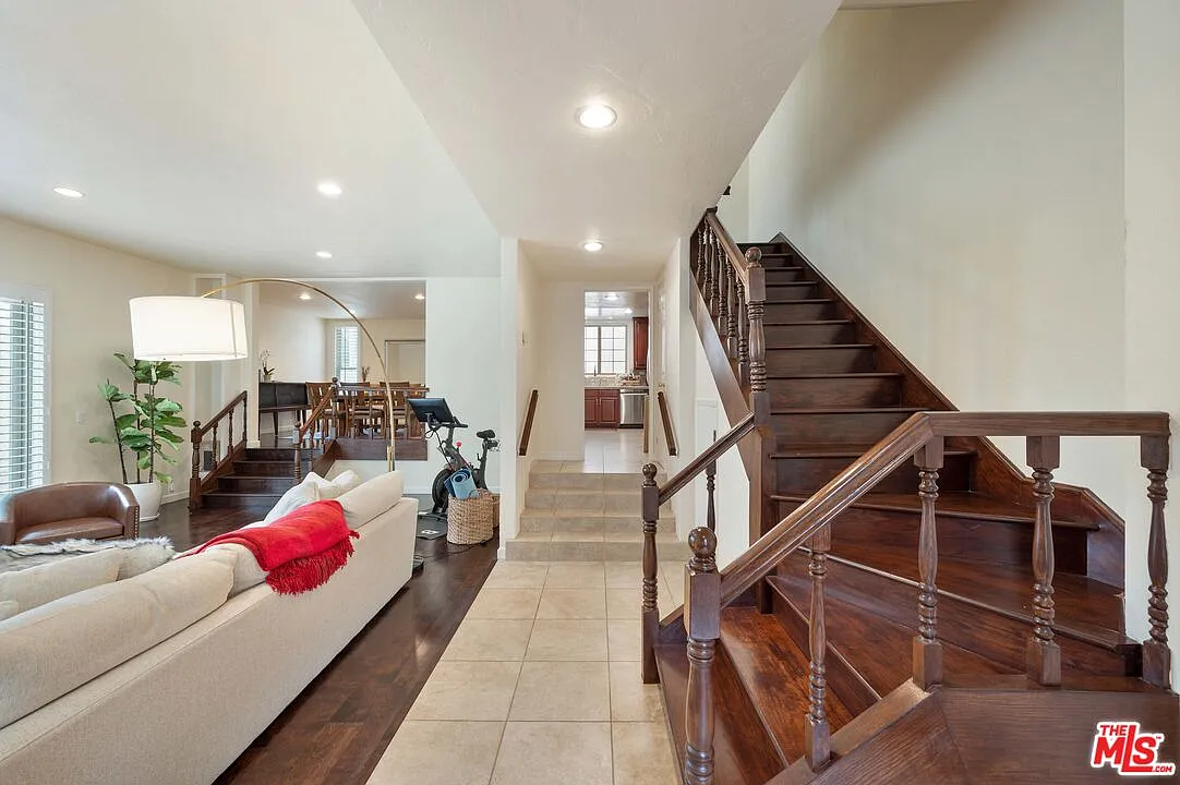 2 bed, 2.5 bath, 2019 sqft, $6,500 — Photo 3
