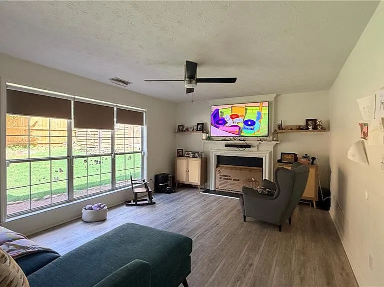 100 Taylors Spring Ct — Photo 9