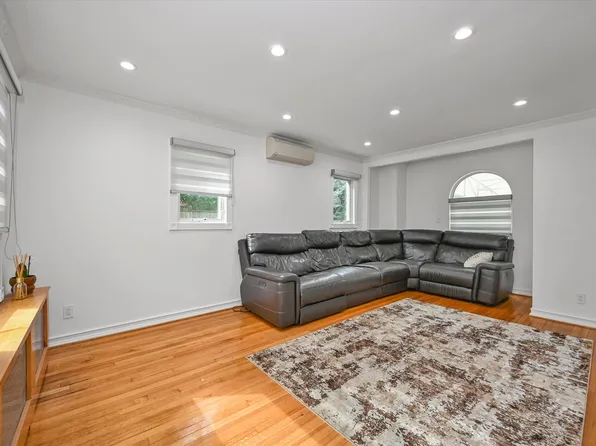 164-23 75th Road image 2 of 18