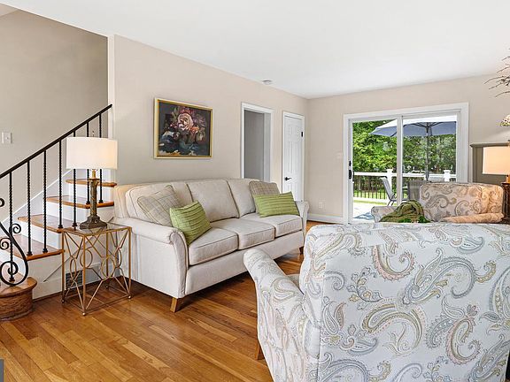 3rd image of 809 W Redman Ave