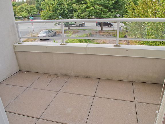 5th image of 925 110th Ave SE #210