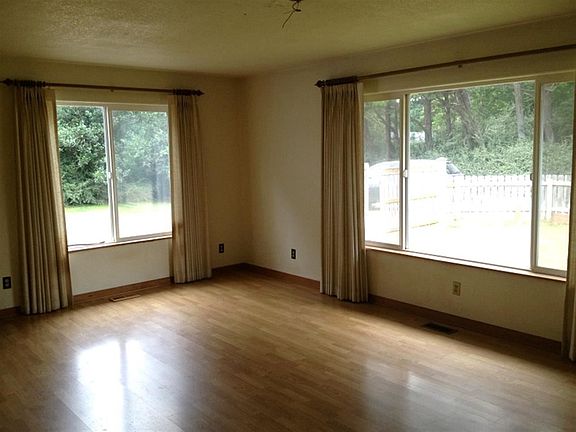 4th image of 190 Angell Ln