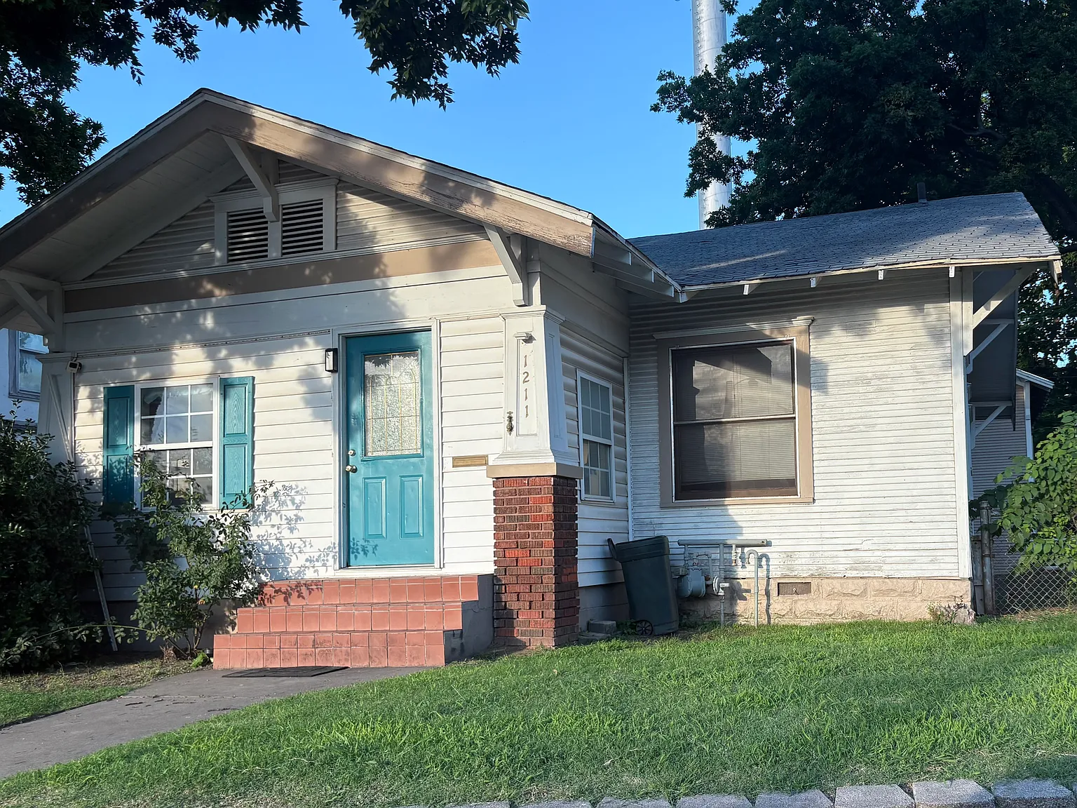 1211 S Elgin Avenue — Photo 2
