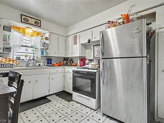 3rd image of 55 W Boxwood Ave