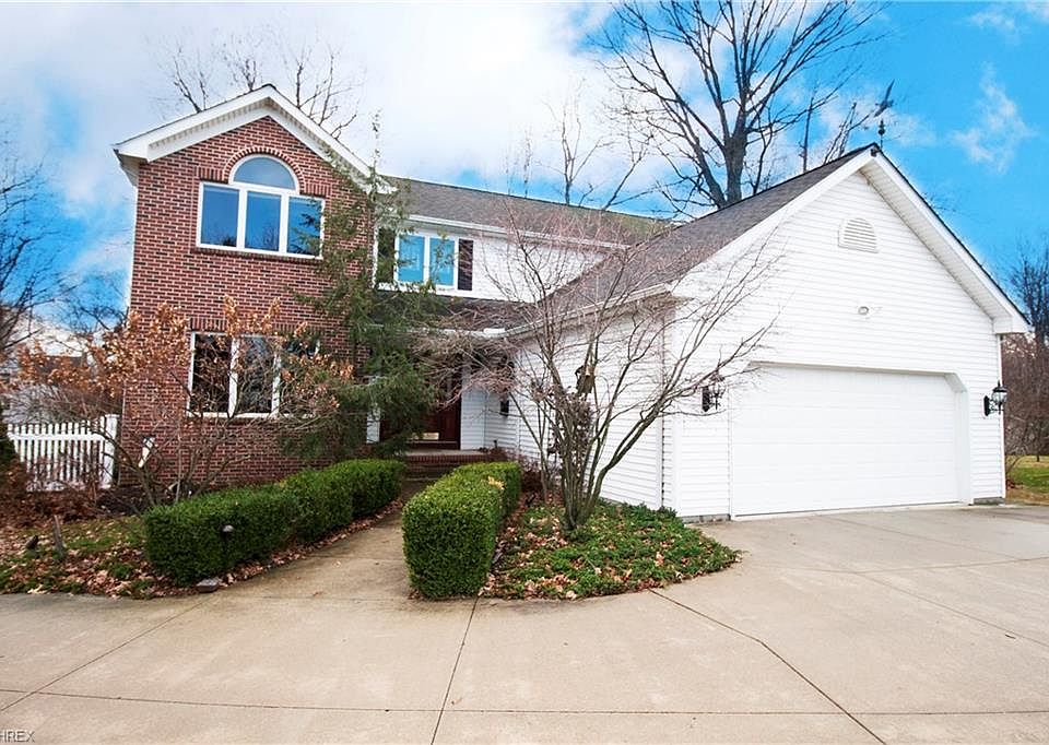 1st image of 28400 Cresthaven Dr