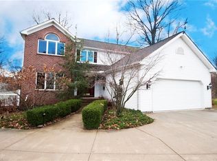 28400 Cresthaven Dr, Willowick, OH