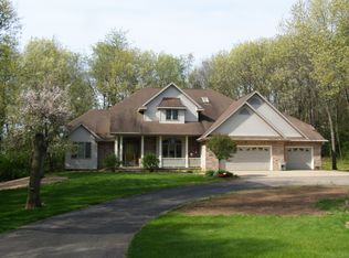 N3525 Sunset Ln, New London, WI 54961