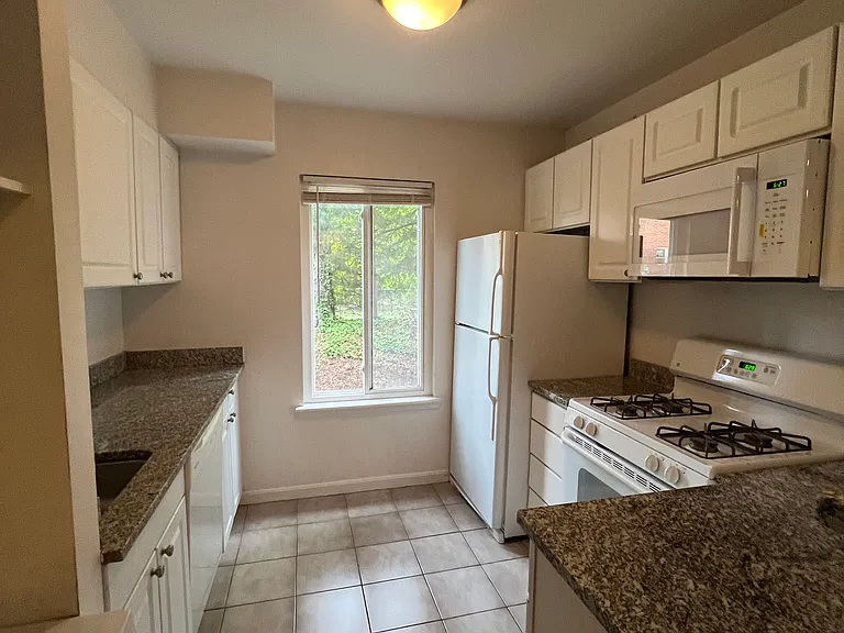 4705 Tecumseh St #102 — Photo 11