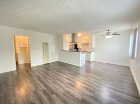 3723 Mentone, 04