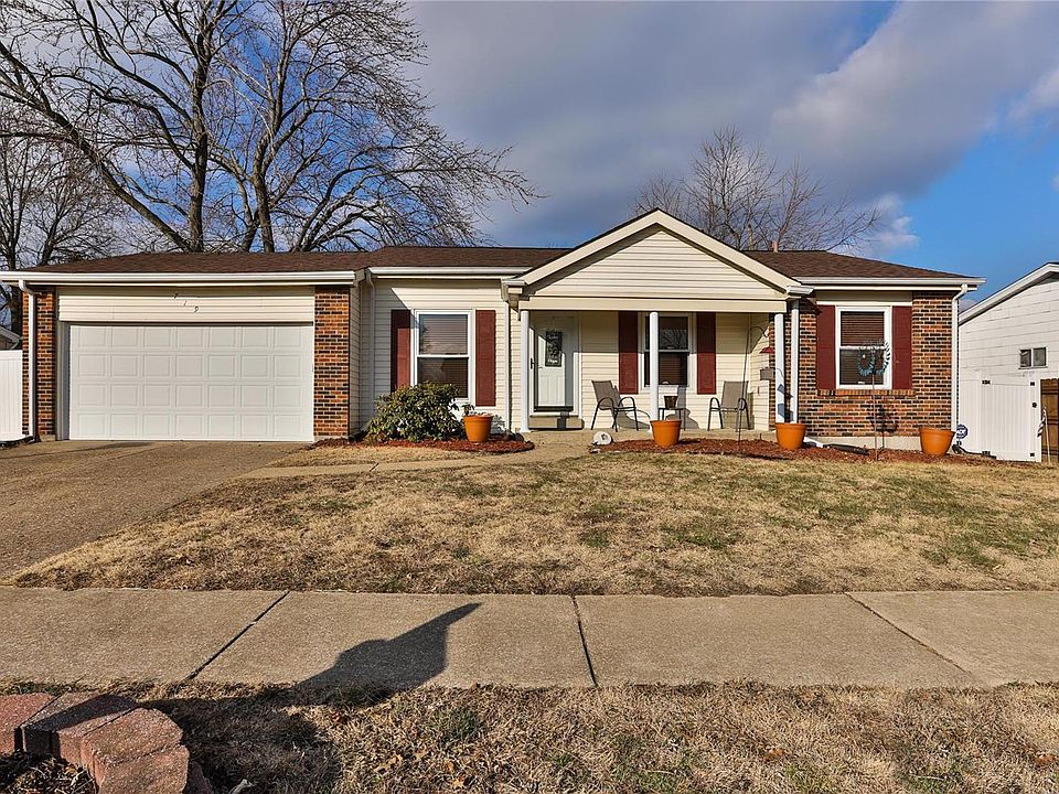 1st image of 719 Waterfall Dr