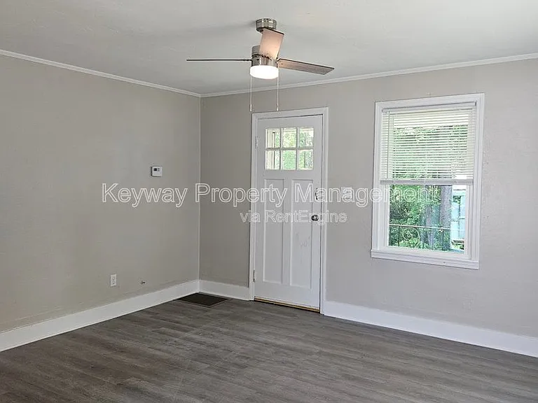 302 Crystal Lake Dr — Photo 3