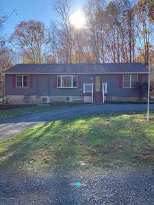 30 Burrwood Dr, Effort, PA, 18330