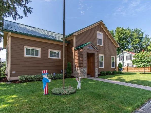 107 W Kirby St, Dexter, NY 13634