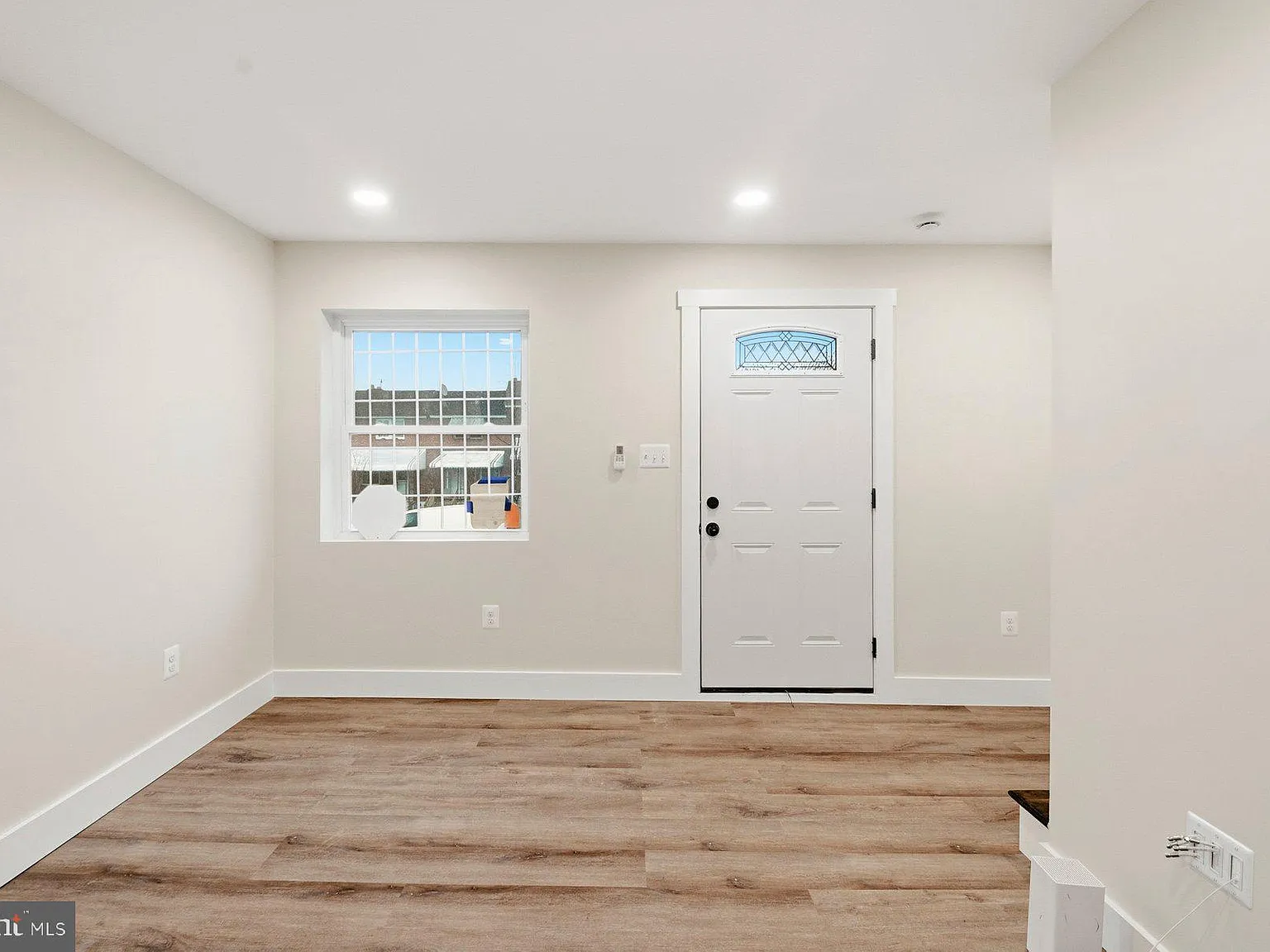 3 bed, 2.0 bath, 1215 sqft, $2,350 — Photo 3