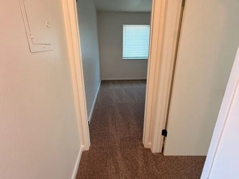 Dixon Townhouse — Photo 53