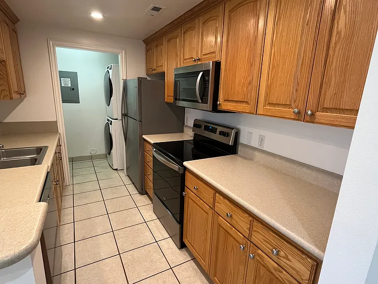242 N 500 W #101 — Photo 3