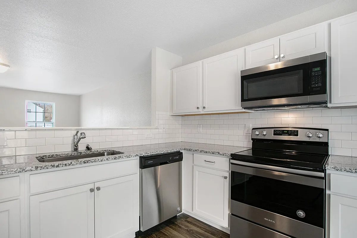 Building Photo - 5679 Claremount St