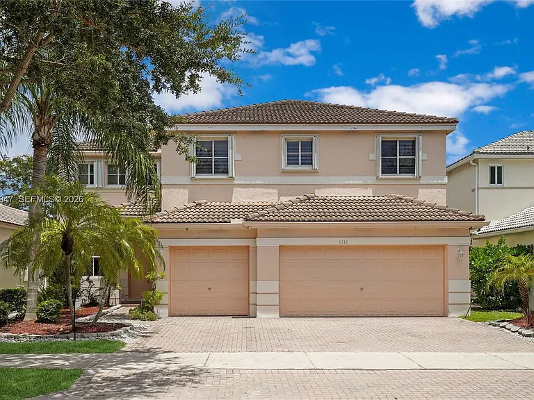 4312 Laurel Ridge Cir — Photo 1