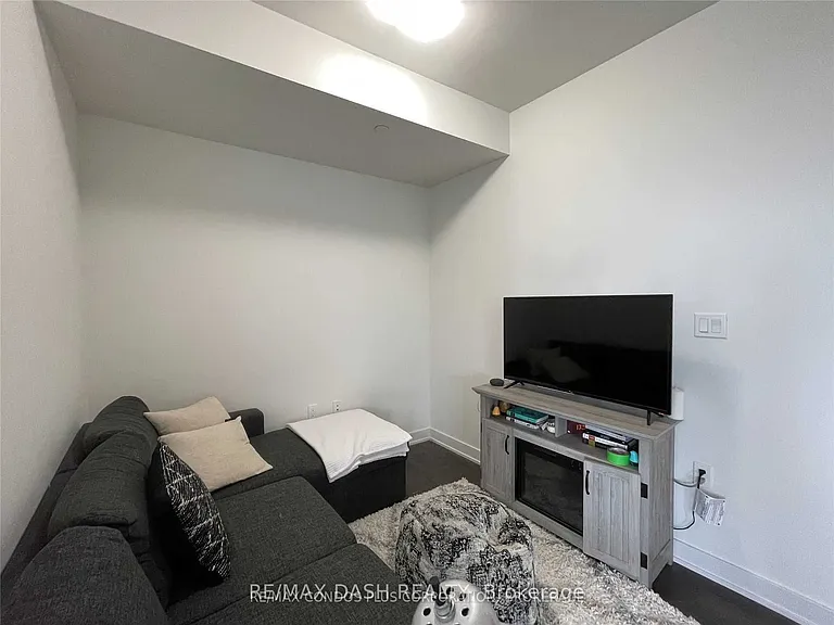 27 Bathurst St #902W — Photo 8