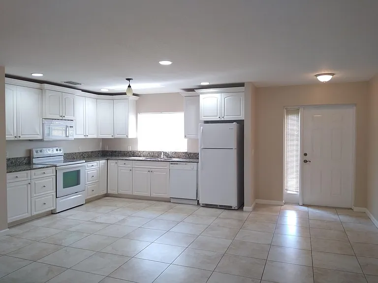 2082 SE Wild Meadow Cir — Photo 5