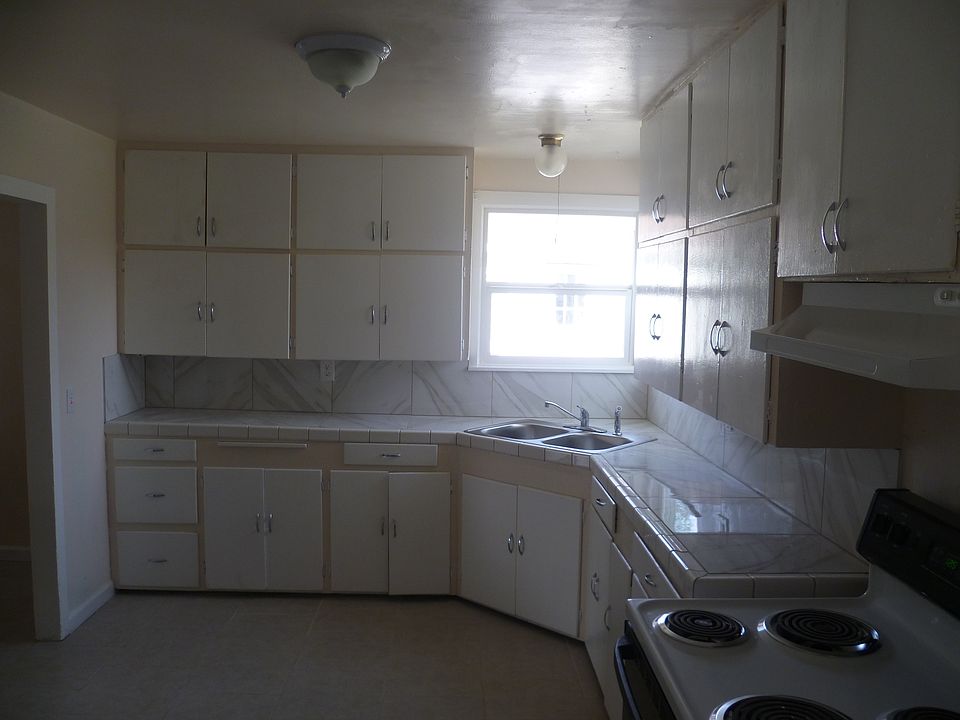 1st image of 519 Cottonwood St