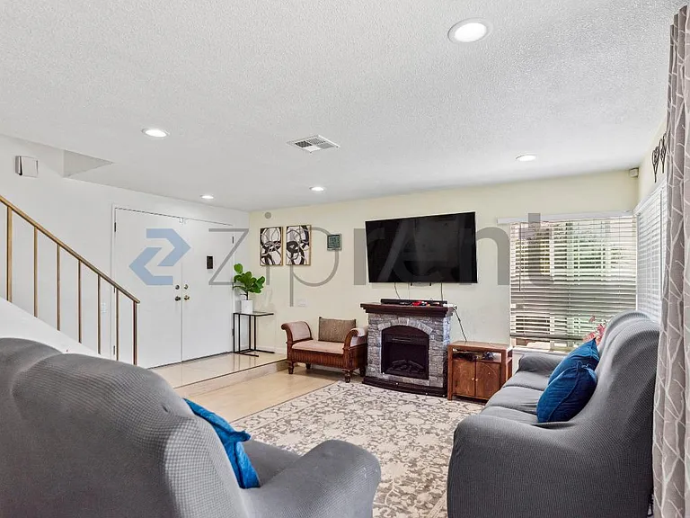 5491 Demarest Ln — Photo 6
