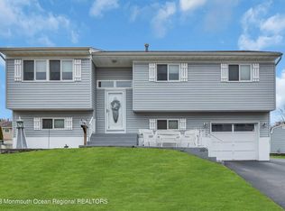 15 Dover Ct, Hazlet, NJ 07730