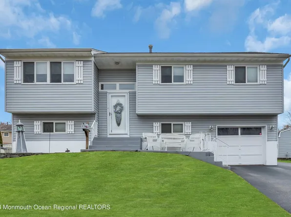 15 Dover Court, Hazlet, NJ 07730