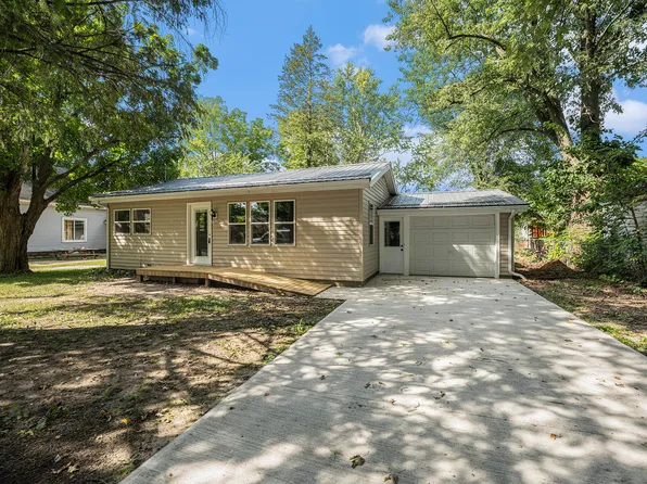 210 E Douglas St, Bangor, MI 49013