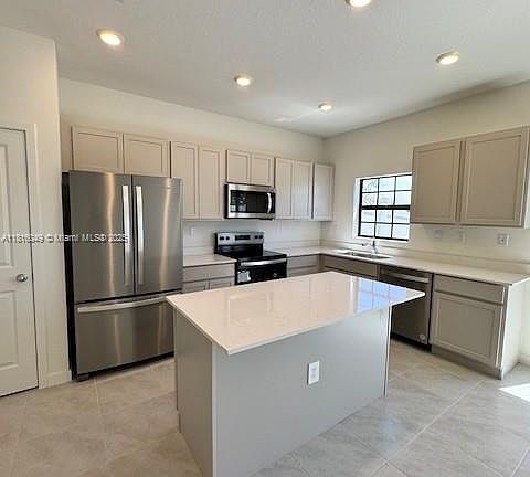 5th image of 605 NW 6th Ter