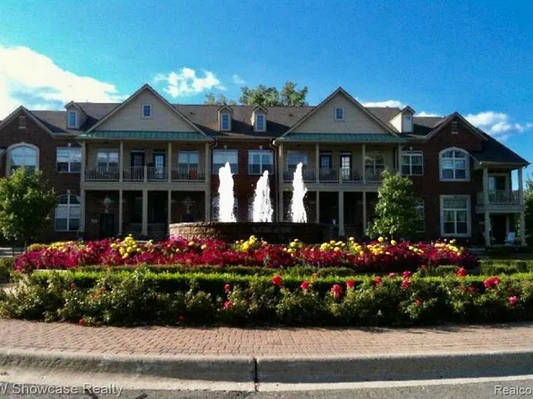 444 Boardwalk Dr #88, Walled Lake, MI 48390